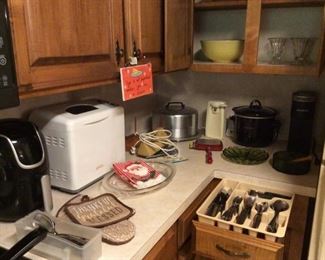 Sunbeam breadmaker, airfryer, crock, Keurig mini