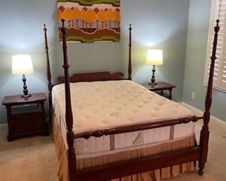 Queen Poster bed