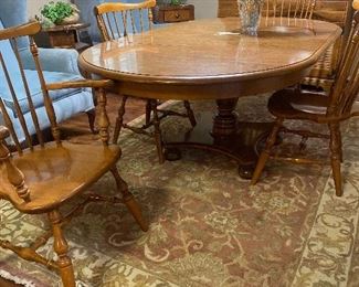 Ethan Allen oval pedestal table with Windsor style chairs. Classic style!!