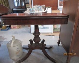 Mahogany card table, small tea set and 3 gl Redwing jug