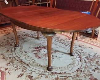 Gorgeous Antique Queen Anne Oval Dining Table
