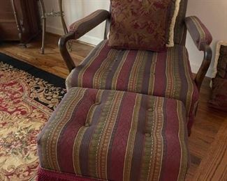 Vintage Reclining Chair with Matching Ottoman and 2 Pillows