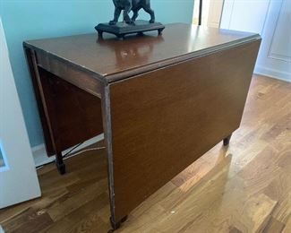 Drop side dining table with gate legs