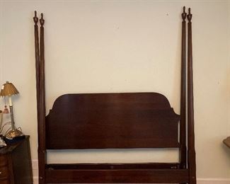 Queen pencil post bed