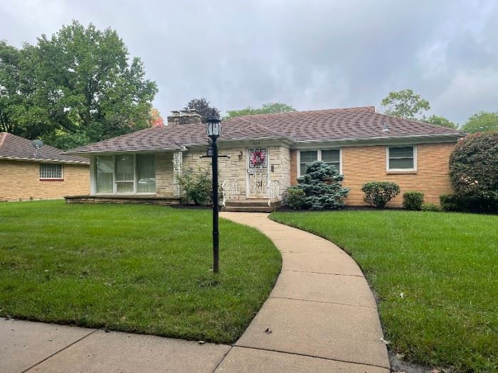 Hidden Treasures Estate Sale in Rockford, IL starts on 9/2/2022