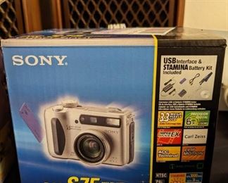 Sony DSCS-75 Camera