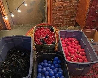 326 bulbs of various colors. Mostly 25w non LED