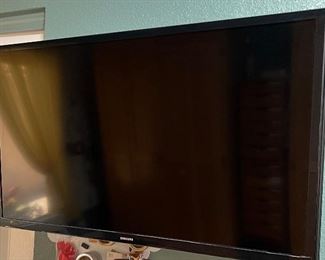 Samsung 32" TV (Wall Bracket NOT Included)
