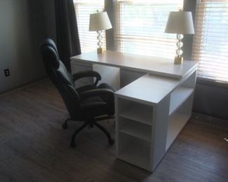 Coaster white corner desk