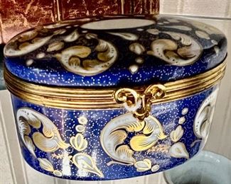 618. Blue Limoges Porcelain Box, c.1830 (3 1/2' x 2")