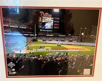 158. Philadelphia Phillies Framed Photo (24" x 19")