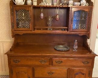 BEAUTIFUL SOLID WOOD HUTCH 