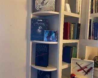 FRANK SINATRA IS IN THE HOUSE, CD'S BOOKS, 