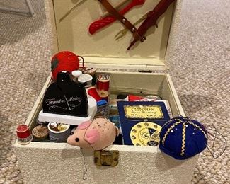 CUTEST RETRO VINTAGE MID CENTURY SEWING KIT 9 THE THREADER IS TOO CUTE.. 