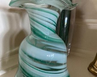 ART GLASS VASE 