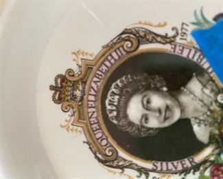 QUEEN ELIZABETH 1977 