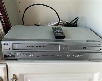 Sanyo VCR w/remote