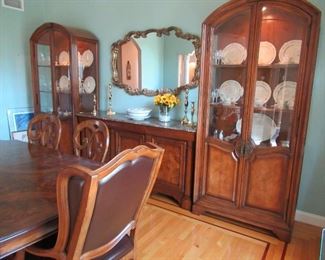 ORNATE OVAL MIRROR FROM RI DESIGN CENTER