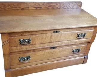 19th Century Quartersewn Oak Dresser with Knapp Joints