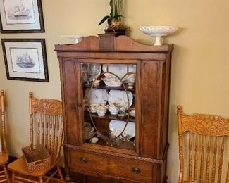Gorgeous China Display Cabinet