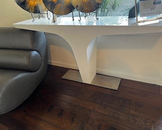 Roche bobos laquer console 64" $1200