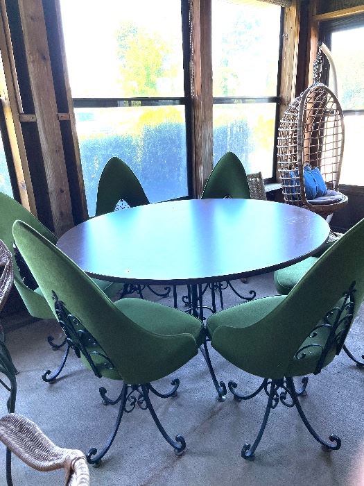 Mid Century Modern Round Table with 6 Matching Chairs Antarenni Chairs
