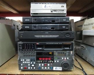 LOT OF 5 ELECTRONICS INCLUDING HITACHI VT-6500A, CISCO XFINITY, SONY SAT-B2, SONY DVW-500