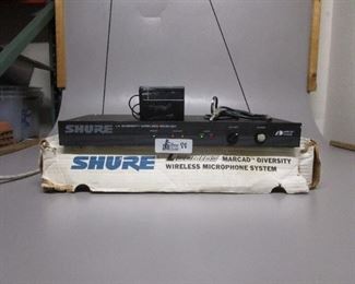 SHURE L4 DIVERSITY WIRELESS RECEIVER IN ORIGINAL BOX