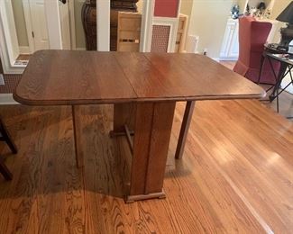 drop leaf gate leg oak table transitional deco / nouveau shown open