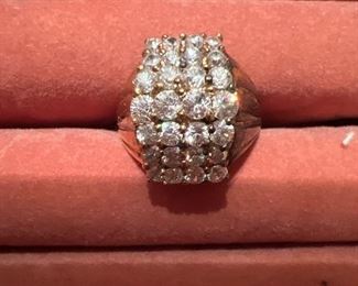 Sterling Silver ring 💍 with clear stones size 10