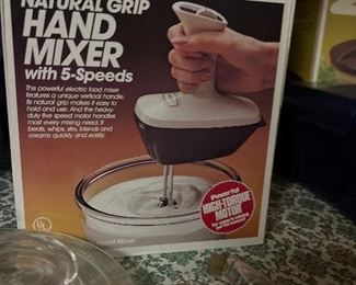 Hand mixer