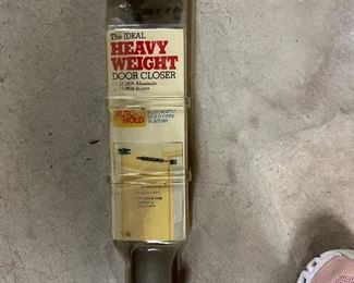 Heavy weight door closer