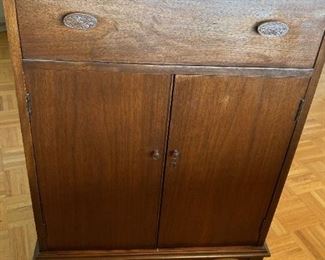 Fr040 Vintage Liquor Cabinet