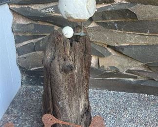 G319 Yard Art Seagull With Golf Ball