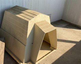 Lr194 Large Dog House