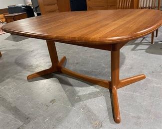 Beautiful Benny Linden Design Mid Century Danish Teak Dining Table