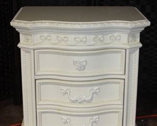 Disney Princess Collection Princess Nightstand with Bow Embellishments