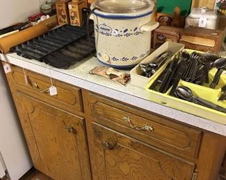 Crockpot, flatware