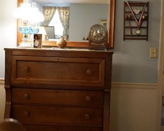 Federal dresser