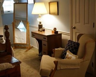 Bamboo pier mirror, sewing machine