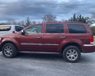 2008 Chrysler Aspen "Signature Series". 72,472 miles. New Battery, We will be accepting bids starting at $7500 Through Saturday, Jan. 28 at 2:30. (See next 7 pictures)