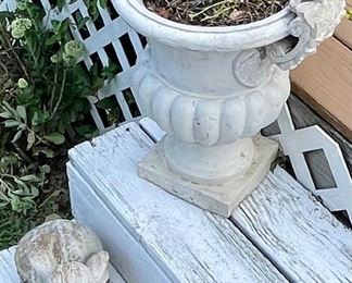YARD ART. URN PLANTER