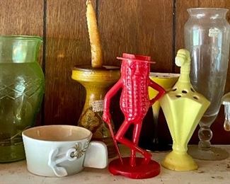 MISCELLANEOUS VINTAGE GLASSWARE, MR. PEANUT BANK(INCOMPLETE)