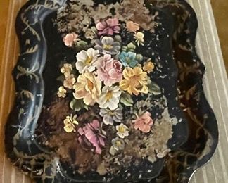 LARGE PAINTED TOLLE TRAY