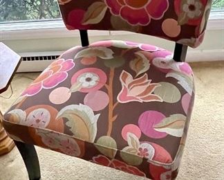 MODERN UPHOLSTERED FLORAL CHAIR