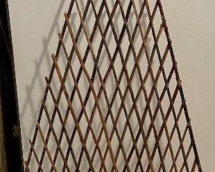 ACCORDIAN TRELLIS