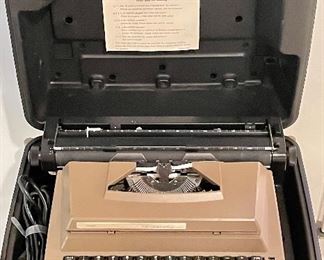 VINTAGE SEARS ELECTRIC TYPEWRITER W/CASE