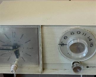 VINTAGE G.E. RADIO