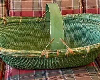 ANTIQUE AMERICAN COUNTRY PAINTED OVAL WICKER HARVEST GATHERING BASKET (LARGE 37")