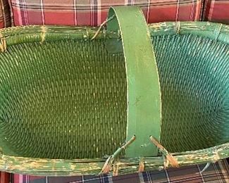 ANTIQUE AMERICAN COUNTRY PAINTED OVAL WICKER HARVEST GATHERING BASKET (LARGE 37")